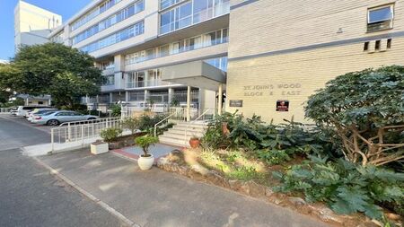 4 Bedroom duplex townhouse - sectional to rent in Killarney, Johannesburg
