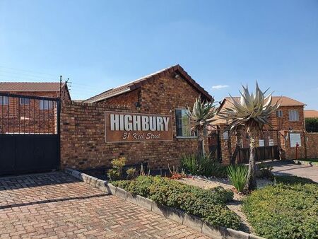 2 Bedroom duplex townhouse - sectional to rent in Olivedale, Randburg