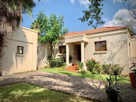 3 Bedroom cluster to rent in Douglasdale, Sandton