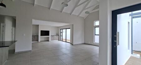 3 Bedroom House in Laguna