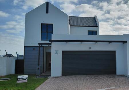 3 Bedroom House in Laguna