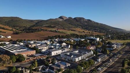 1 Bedroom Apartment in Paarl Central