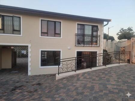 3 Bedroom Apartment in Clayfield