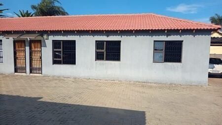 2 Bedroom Apartment in Van Riebeeck Park