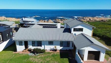 4 Bedroom House in Cape St Francis