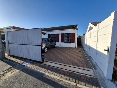 2 Bedroom cluster to rent in Diep River, Cape Town