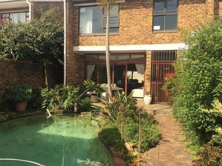 3 Bedroom duplex townhouse - freehold to rent in Heathfield, Cape Town