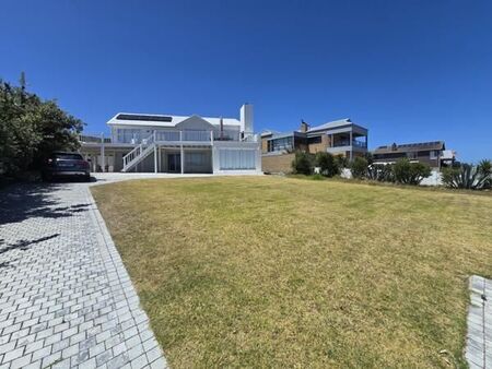 5 Bedroom House in Yzerfontein