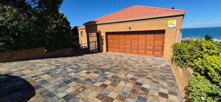 3 Bedroom House in Outeniqua Strand