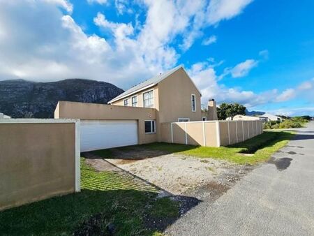 3 Bedroom House in Bettys Bay