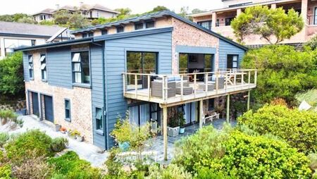 5 Bedroom House in Cola Beach