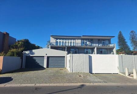 3 Bedroom House in Van Riebeeckstrand
