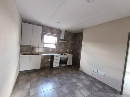 1 Bedroom Townhouse in Grobler Park