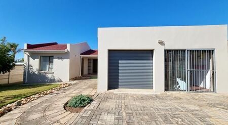 4 Bedroom House in Jeffreys Bay