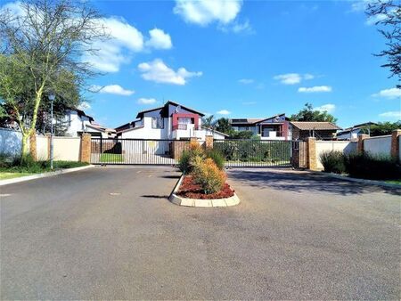3 Bedroom townhouse - sectional to rent in Hazeldean, Pretoria
