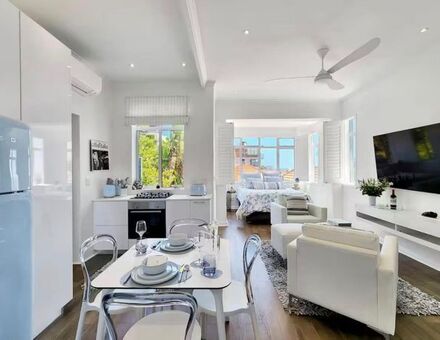 1 Bedroom apartment to rent in Green Point, Cape Town
