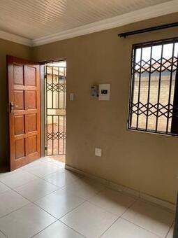 1 Bedroom House in Mahube Valley