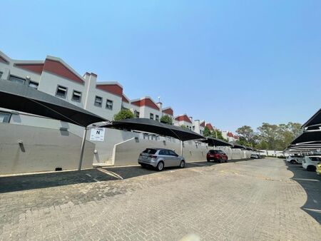 3 Bedroom duplex townhouse - sectional to rent in Honeydew, Roodepoort