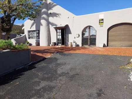 3 Bedroom house to rent in Lotus River, Cape Town
