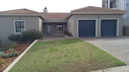 3 Bedroom House in Mount Royal Golf Estate