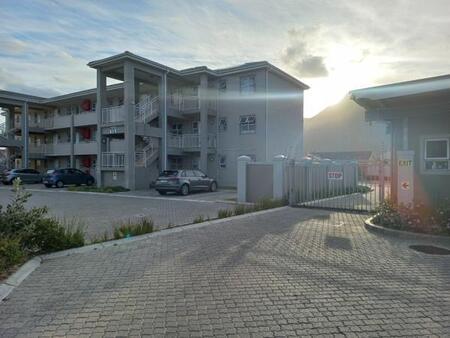 2 Bedroom Apartment in Muizenberg