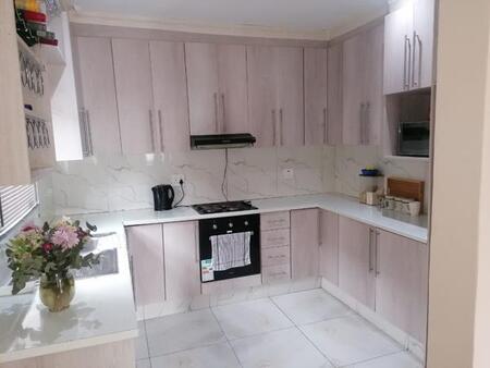 2 Bedroom Duplex in Redcliffe