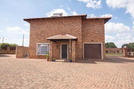 3 Bedroom Townhouse in Bergsig
