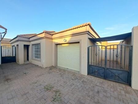 3 Bedroom Townhouse in Bergsig