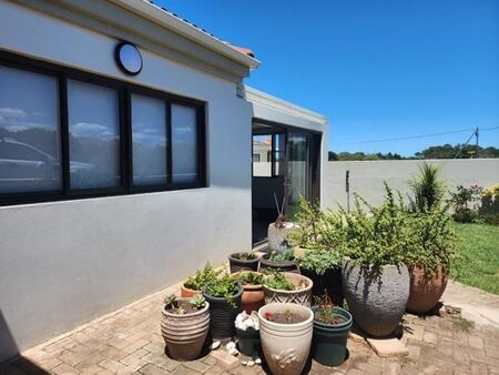 3 Bedroom House in Paradise Beach