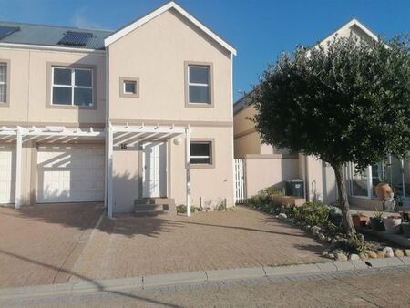 3 Bedroom duplex townhouse - sectional to rent in Muizenberg, Cape Town