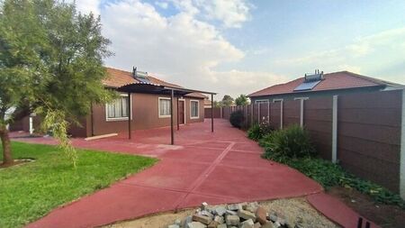3 Bedroom house to rent in Sky City, Alberton