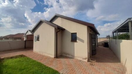 3 Bedroom house to rent in Rosslyn, Akasia