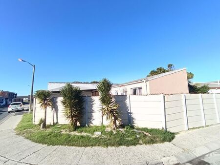 2 Bedroom house to rent in Westridge, Mitchells Plain