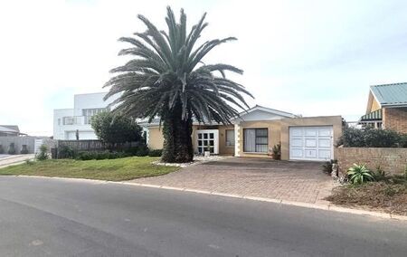4 Bedroom House in Yzerfontein