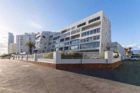 3 Bedroom Apartment in Strand North