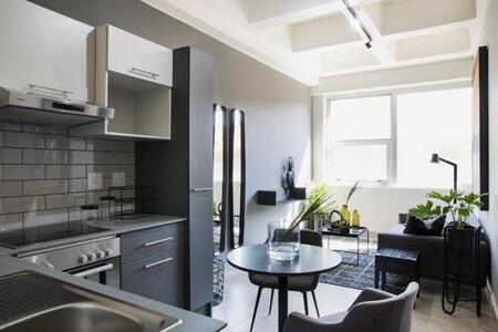 1 Bedroom Apartment in Sandton Central