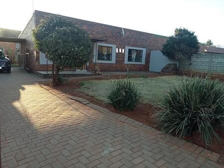 2 Bedroom House in Vanderbijlpark Cw