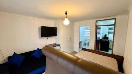 1 Bedroom bachelor flat to rent in Secunda