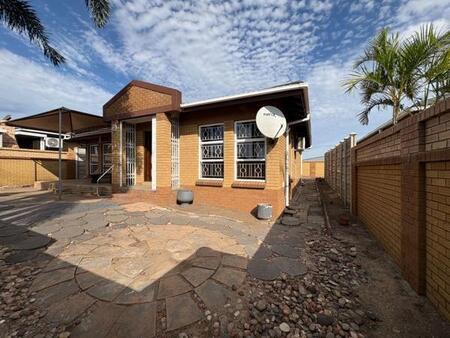 3 Bedroom Apartment in Arboretum
