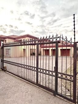 6 Bedroom House in Doornpoort