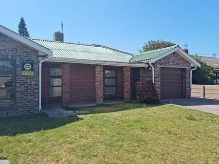 4 Bedroom house to rent in Matroosfontein, Cape Town