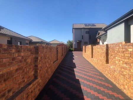 4 Bedroom house to rent in Lion Pride, Randburg