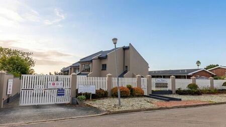 3 Bedroom duplex apartment to rent in Dormehls Drift, George