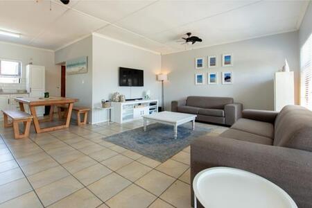 4 Bedroom House in Dwarskersbos