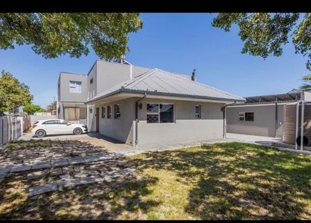 8 Bedroom House in Goodwood Central