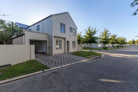 4 Bedroom House in Honeydew Country Estate
