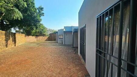 Bachelor apartment in Constantia Park