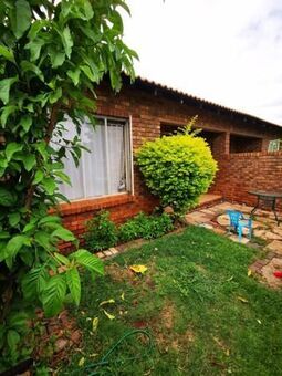 2 Bedroom Townhouse in Doornpoort