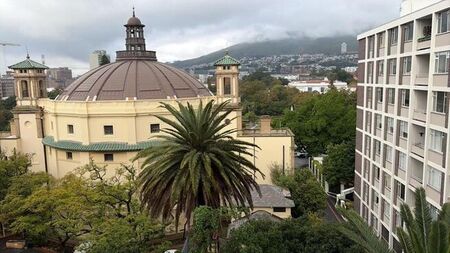 1 Bedroom bachelor apartment to rent in Cape Town City Centre