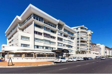 1 Bedroom bachelor apartment to rent in Mouille Point, Cape Town